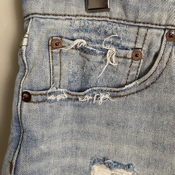 BDG Urban Outfitters Distressed Denim Women's Light Wash Cut-off Jean Shorts‎ - Picture 2 of 12
